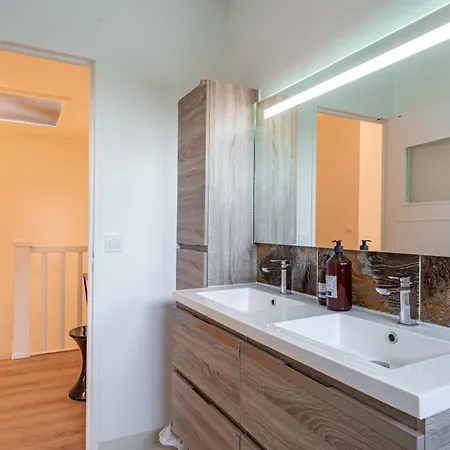 Comete - Maison De Famille Avec Piscine *