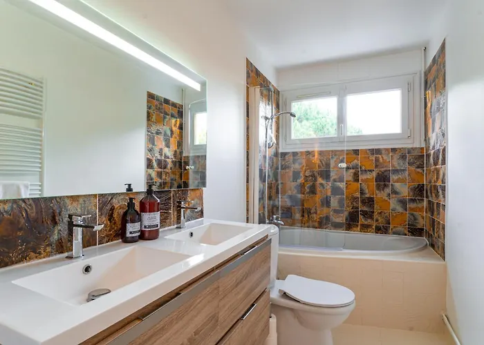 בית נופש Comete - Maison De Famille Avec Piscine ארסשון