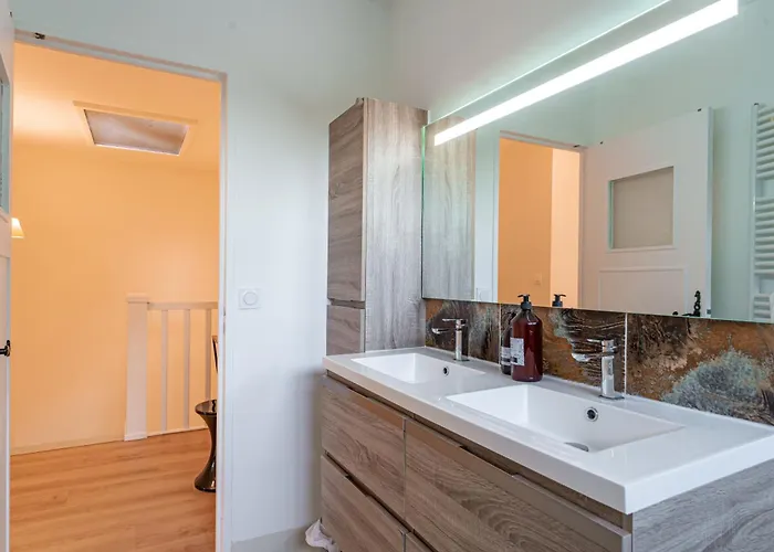 Comete - Maison De Famille Avec Piscine *